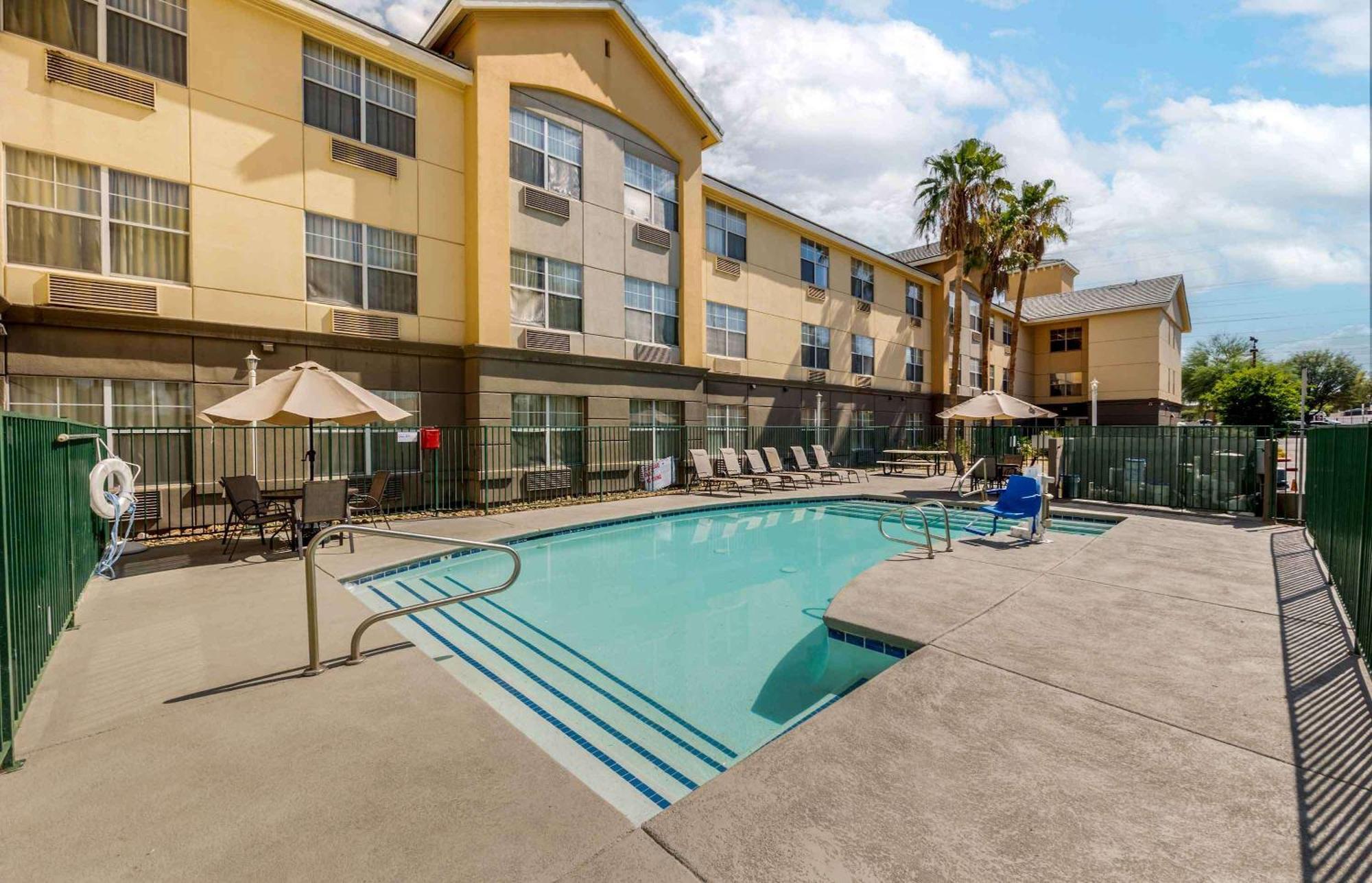 Mainstay Suites Las Vegas Flamingo Экстерьер фото